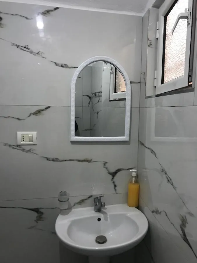 Apartament Roisin Sarandë Lägenhet